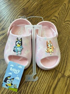 Pink Kids' Slip-On Sandals with BLUEY & BINGO Cartoon Character sz 7 NWT